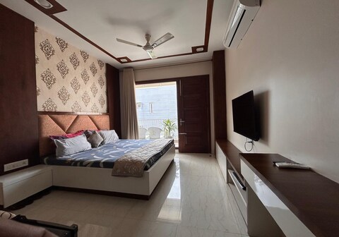 HomiStay - Luxury Room