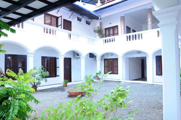 Tom's Old Mansion