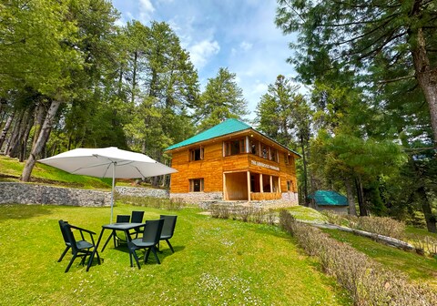 Highland Park Pahalgam By The Limewood