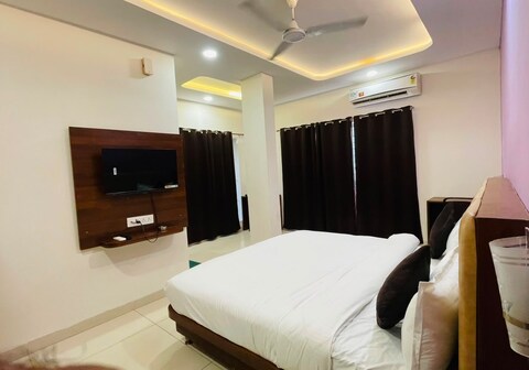 HOTEL RM INN & RESTAURANT