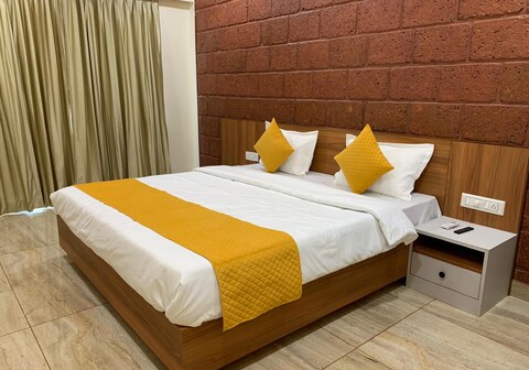 Anandi Hotel,Guhagar