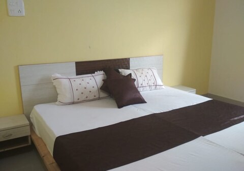 Highway Homestay | Rooms & Restaurant