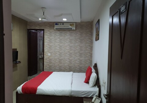 HOTEL SR INDORE