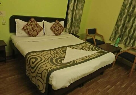 DAY NIGHT GUEST HOUSE AND RESTURANT