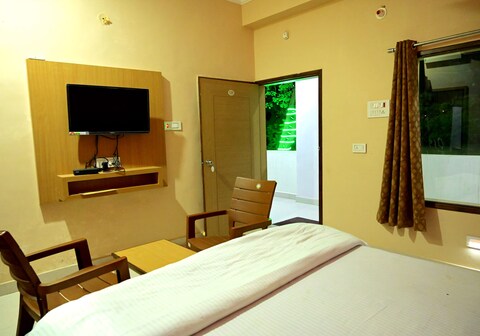 Trilochana Hotel & Restaurant