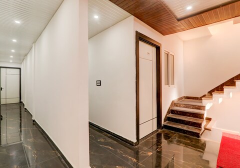 HOTEL O APPLE INN BEHIND STATE BANK OF INDIA