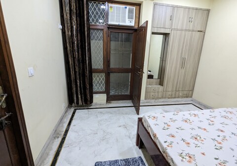 Excellent Home Away from Home-Noida/Delhi-India