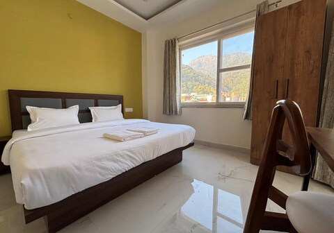 Back Stayz Laxman Jhula