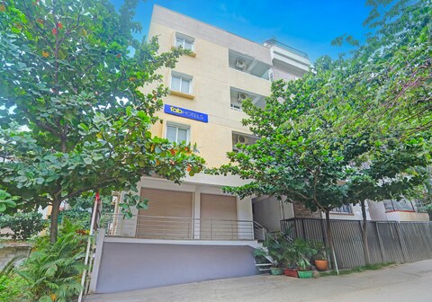 Via Balaji Luxury - Padmavathi Meenakshi Kalyana Mantapa Road