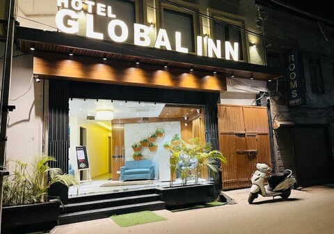 Hotel Global Inn (1 min. walk to Golden Temple)