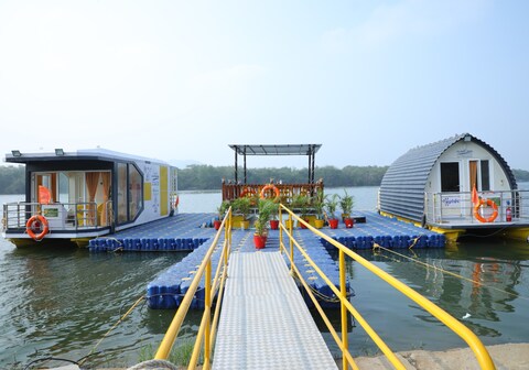 HOUSE BOATS