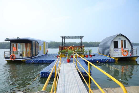 HOUSE BOATS