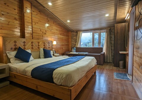 Hotel Sweet Home(walkable distance from Mall Road)