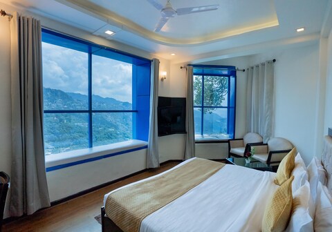 Hotel Crystal Palace, Mussoorie - 10 Mins to Mall Road & Free Parking