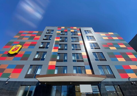 Super 8 by Wyndham Brooklyn Williamsburg