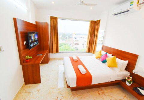 Keerthis Royal Suites - Hotel Near Kempegowda Int'l Airport