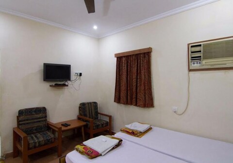 Dhakar Guest House (30 km from Gangapur City)
