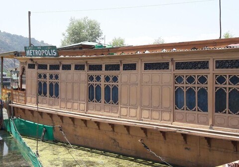 Metropolise Houseboat