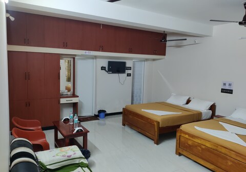Thanesh Residency & Lodge