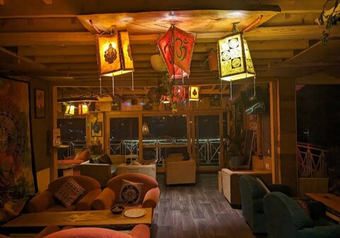 MOUNTAIN LODGE