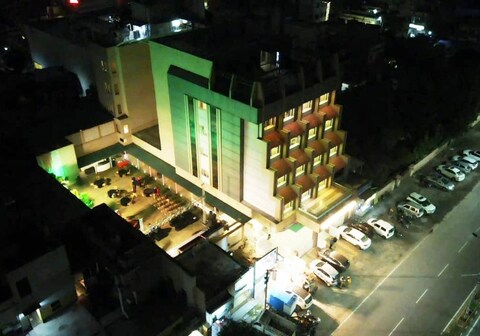 Hotel Rajwara Palace