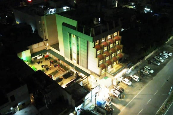 Hotel Rajwara Palace