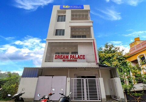 FabHotel New Dream Palace - Near acropilose mall and ruby hospital