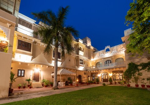 Rajmahal |2BR GF |446-Year-Old Palace by Homeyhuts