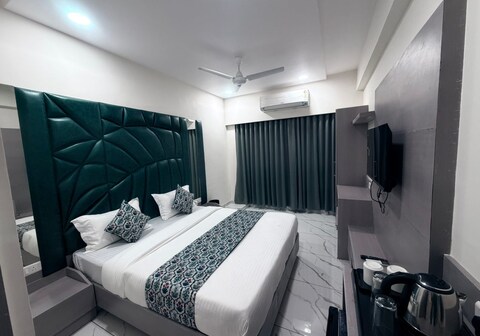 The Seven Eleven Hotel