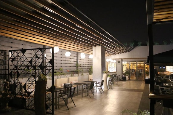 V HOTEL LUCKNOW