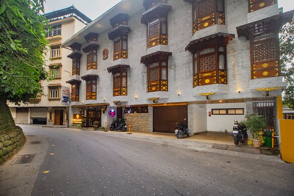 Hotel Biksthang Boutique (2 min walk to m.g marg)