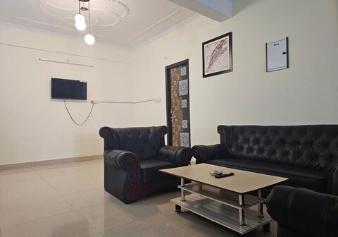 L401 3BHK in Krishna Nagar Lucknow