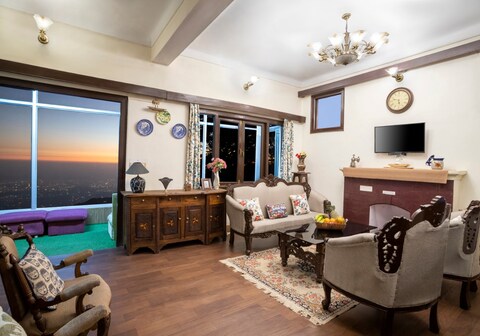 BONNEVILLE(2bhk Flat on Mall Road)By HomestayDaddy