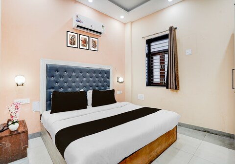 Collection O Shalimar Bagh Metro Station Formerly Devisa Residency