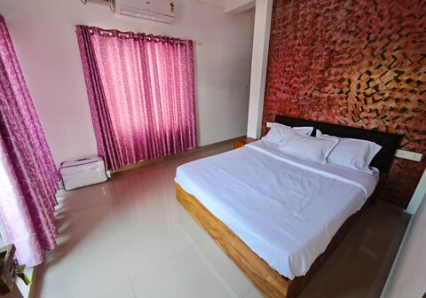 Nayami Lake View Hostel