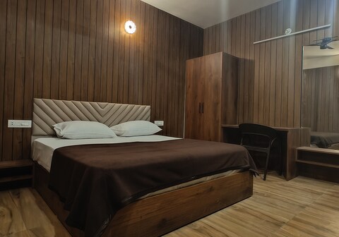 Grand Sapphire Lodge