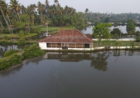 THE NEDUNGAD PADDY STAY