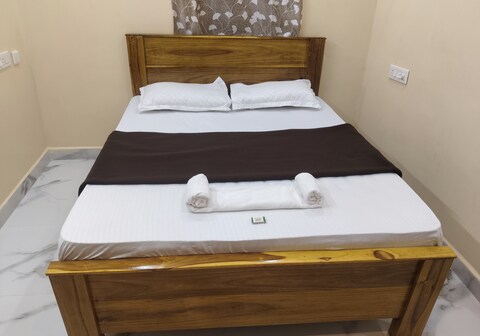 Skymountainsguesthouse@a/c rooms