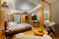 Paradise premium (Dal Lake), Srinagar Paradise premium (Dal Lake), Srinagar