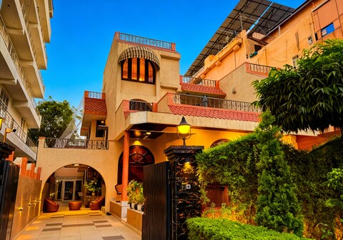 Rosewood Villa 5BHK in Jaipur by Homeyhuts