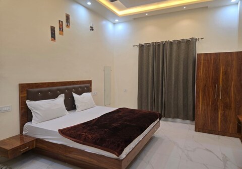 Hotel O Kailsaha Palace