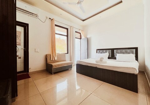 Paradise Palm Guest house & Hotel