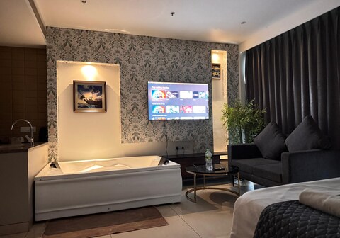 Studio with private jacuzzi