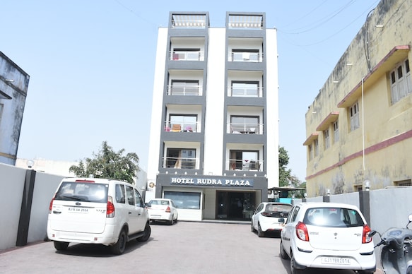 Hotel Rudra Plaza