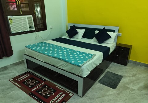 Kaushal crown home stay