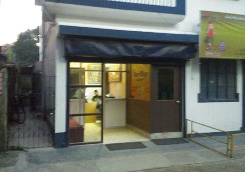 Highway Lodge (Room for 3)