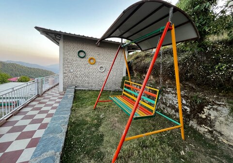 Pahadi Ghar| Mountain-view Rooms