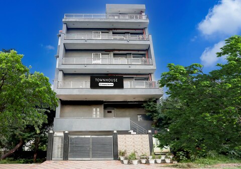 Super Townhouse Rohini Sector 24