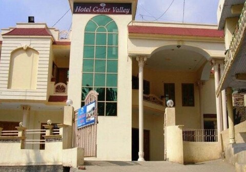 Hotel Cedar Valley