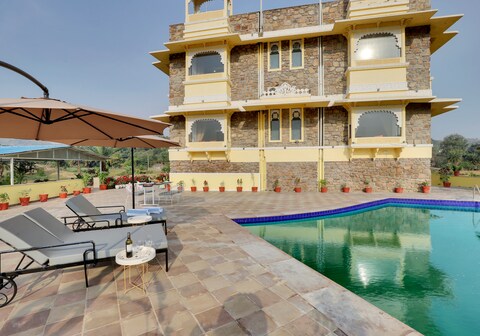 Royal 5 BHK Villa with Pvt Pool|